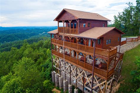 Lookout lodge - The Lookout Lodge™ is a 16-unit family ran boutique motel located in Eureka Springs, Arkansas. All 16 rooms offer private entrances and are tastefully decorated with a bear and log cabin theme. Rooms feature locally made real wood furniture, pine siding accents, quilts, flat panel tv's, cable, microwaves, mini refrigerators, …